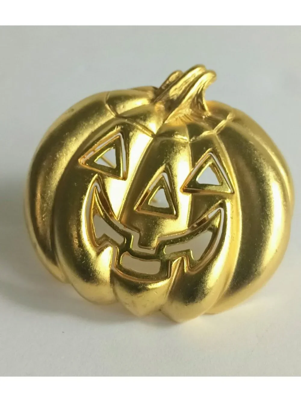 Gold-Tone Jack-O’-Lantern Pumpkin Halloween Brooch Pin